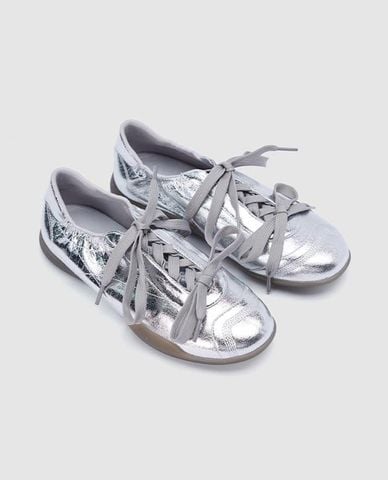  URBAN REVIVO - Giày sneakers nữ cổ thấp ánh bạc 