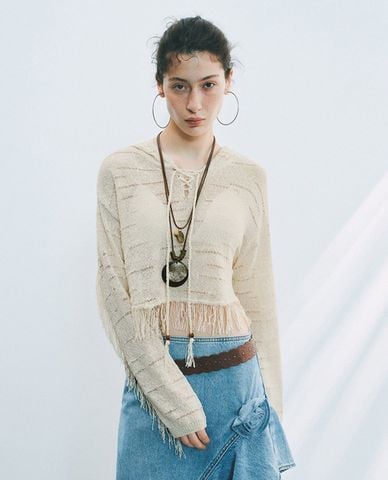  URBAN REVIVO - Áo dệt kim nữ tay dài phối mũ phom croptop 