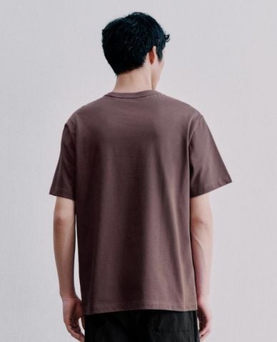  URBAN REVIVO - Áo thun nam cổ tròn tay ngắn thêu hình 
