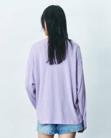  URBAN REVIVO - Áo thun nữ cổ tròn tay dài in họa tiết 