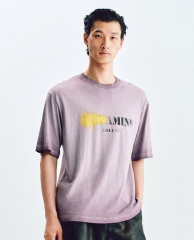  URBAN REVIVO - Áo thun nam cổ tròn tay ngắn in chữ 