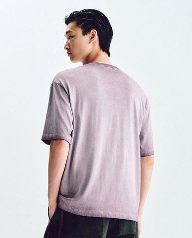  URBAN REVIVO - Áo thun nam cổ tròn tay ngắn in chữ 