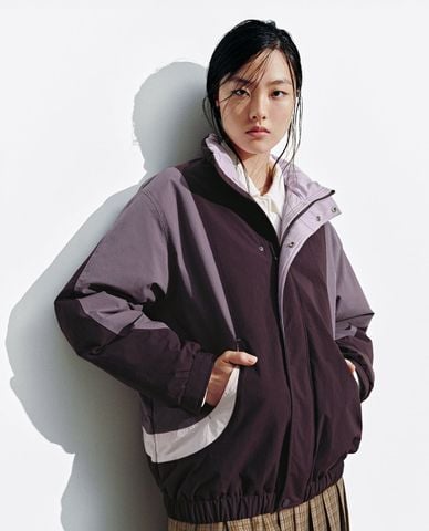  URBAN REVIVO - Áo khoác thể thao nữ cổ bẻ phối khóa zip 