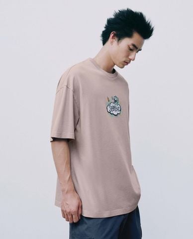  URBAN REVIVO - Áo thun nam cổ tròn tay ngắn in họa tiết 