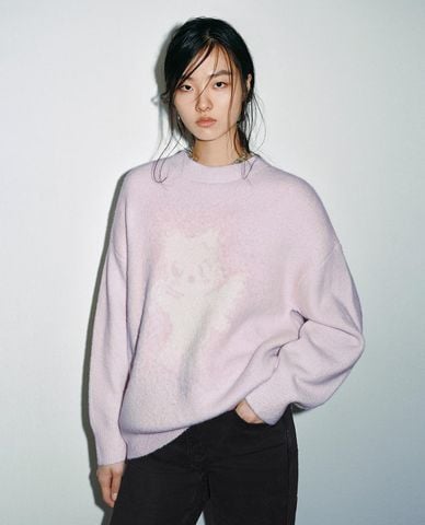  URBAN REVIVO - Áo dệt kim nữ cổ tròn tay dài phom rộng 