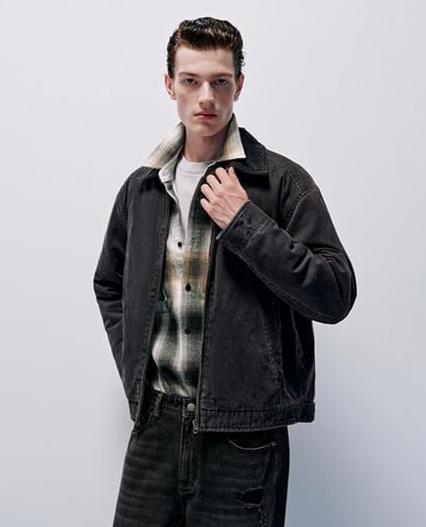  URBAN REVIVO - Áo khoác denim nam cổ nhung khoá zip 