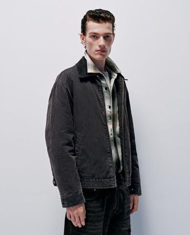  URBAN REVIVO - Áo khoác denim nam cổ nhung khoá zip 