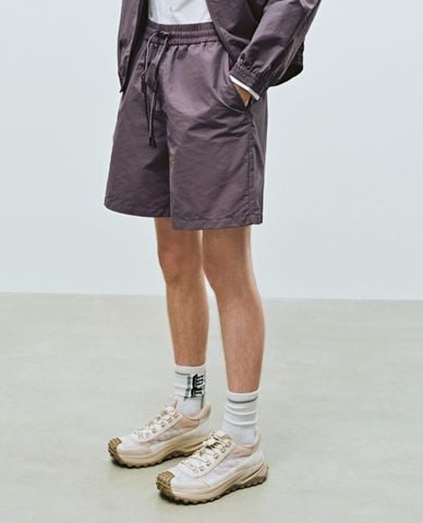  URBAN REVIVO - Quần short nam ống rộng phối dây rút 