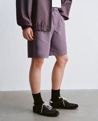  URBAN REVIVO - Quần short nam ống rộng phối dây đai 