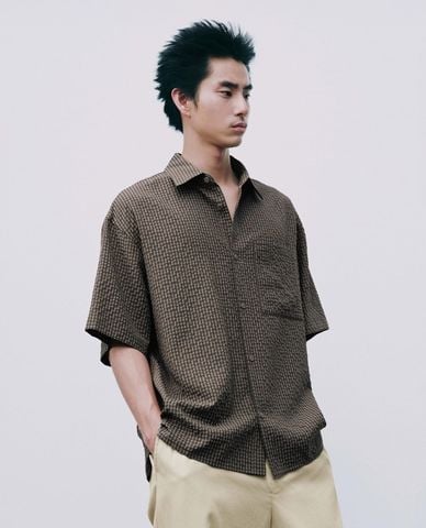 URBAN REVIVO - Áo sơ mi nam cổ bẻ tay ngắn kẻ caro 