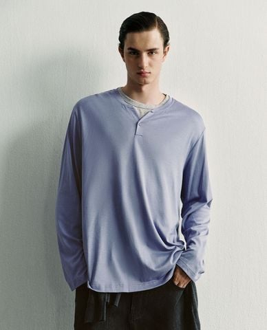  URBAN REVIVO - Áo thun nam cổ henley tay dài phối layer 