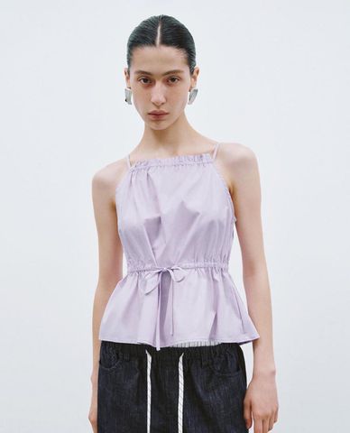  URBAN REVIVO - Áo hai dây nữ bản mảnh chiết eo 