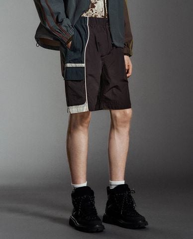  URBAN REVIVO - Quần short nam ngang gối Loose 