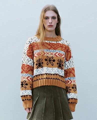  URBAN REVIVO - Áo sweater nữ cổ tròn tay dài phom croptop 