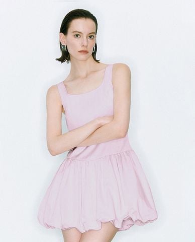  URBAN REVIVO - Đầm hai dây mini cổ vuông dáng phồng 