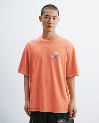  URBAN REVIVO - Áo thun nam cổ tròn tay ngắn in họa tiết 