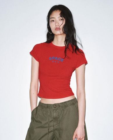  URBAN REVIVO - Áo thun nữ cổ tròn tay ngắn phom ôm 