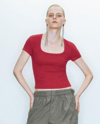  URBAN REVIVO - Áo kiểu nữ cổ vuông phối chi tiết cut out 