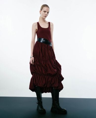  URBAN REVIVO - Đầm xếp tầng midi cổ vuông dáng bồng 