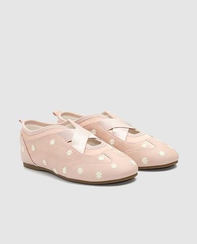  URBAN REVIVO - Giày búp bê nữ đế bệt phối hoa nhí 