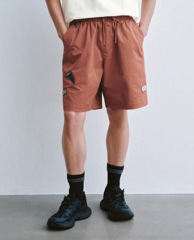  URBAN REVIVO - Quần short nam ống rộng phối dây rút 