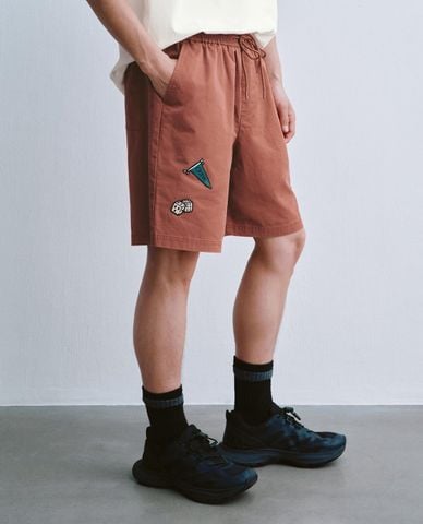  URBAN REVIVO - Quần short nam ống rộng phối dây rút 