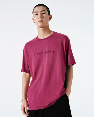  URBAN REVIVO - Áo thun nam cổ tròn tay ngắn thêu họa tiết 