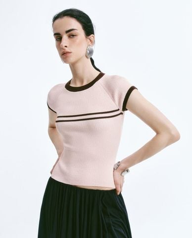  URBAN REVIVO - Áo dệt kim nữ cổ tròn tay ngắn phối sọc 