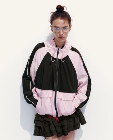  URBAN REVIVO - Áo khoác gió nữ cổ cao phối dây rút 