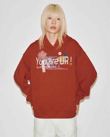  URBAN REVIVO - Áo hoodie nữ tay dài in họa tiết 