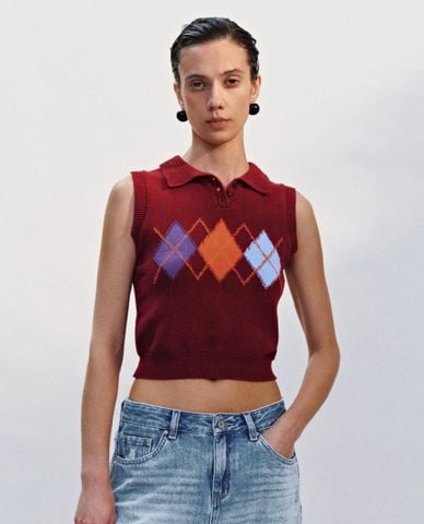  URBAN REVIVO - Áo sát nách nữ dệt kim cổ bẻ phom croptop 