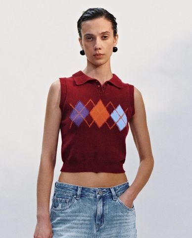  URBAN REVIVO - Áo sát nách nữ dệt kim cổ bẻ phom croptop 