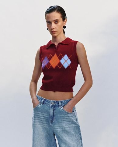  URBAN REVIVO - Áo sát nách nữ dệt kim cổ bẻ phom croptop 