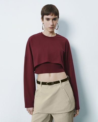  URBAN REVIVO - Áo croptop nữ cổ tròn tay dài phom rộng 