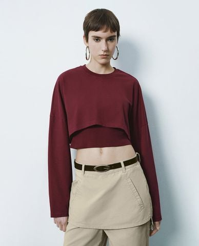 URBAN REVIVO - Áo croptop nữ cổ tròn tay dài phom rộng 