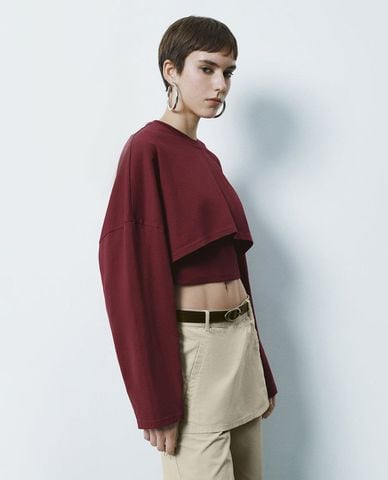  URBAN REVIVO - Áo croptop nữ cổ tròn tay dài phom rộng 