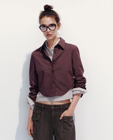  URBAN REVIVO - Áo sơ mi nữ phom croptop kẻ caro 