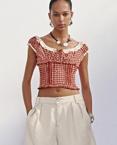  URBAN REVIVO - Áo kiểu nữ phom croptop kẻ sọc 