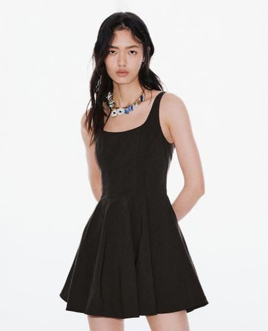  URBAN REVIVO - Đầm hai dây mini cổ vuông dáng xòe 