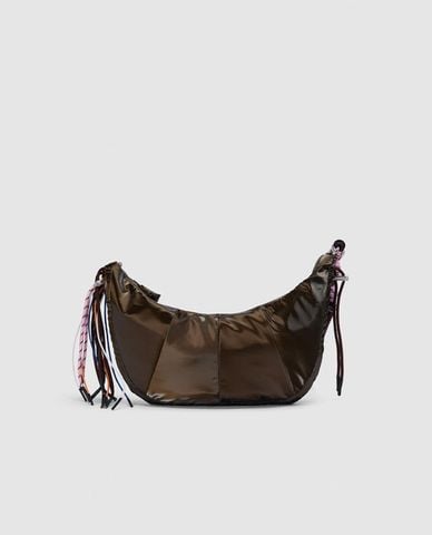  URBAN REVIVO - Túi đeo chéo nữ phom bán nguyệt phối tua rua 