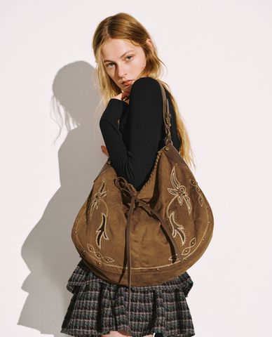  URBAN REVIVO - Túi đeo vai nữ thêu họa tiết 