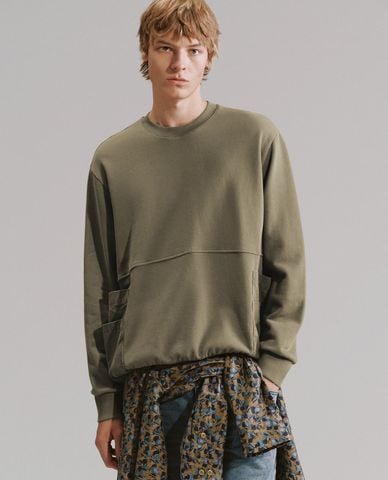  URBAN REVIVO - Áo sweatshirt nam cổ tròn tay dài phối túi 