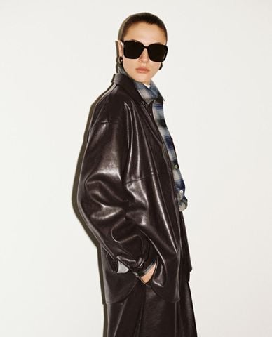  URBAN REVIVO - Áo khoác sơ mi nữ tay dài da bóng 