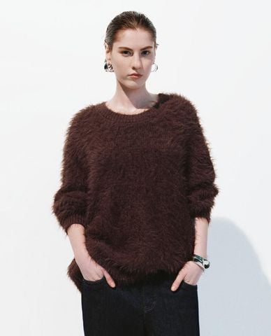  URBAN REVIVO - Áo dệt kim nữ cổ tròn tay dài lông xù 