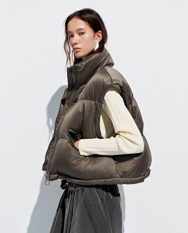  URBAN REVIVO - Áo khoác phao nữ cổ cao phom croptop 