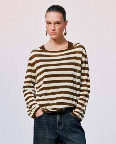  URBAN REVIVO - Áo dệt kim nữ cổ thuyền tay dài kẻ sọc phối layer 