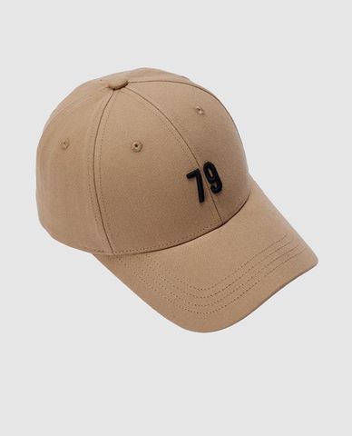  URBAN REVIVO - Nón bóng chày nam thêu số năng động 