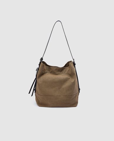  URBAN REVIVO - Túi đeo vai nữ hình thang phối charm 