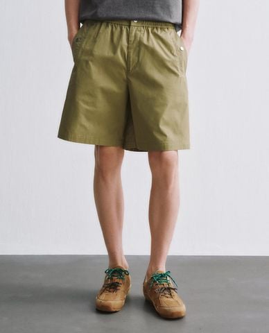  URBAN REVIVO - Quần short nam ống rộng lưng thun 