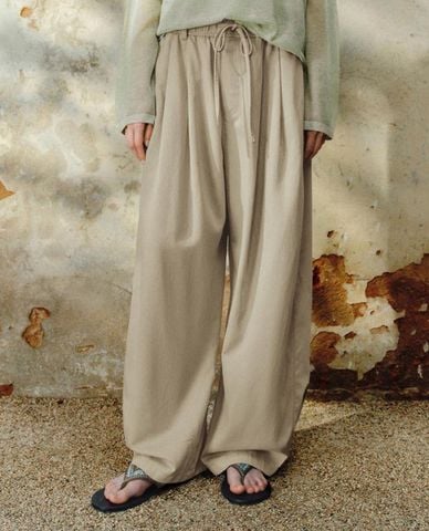  URBAN REVIVO - Quần nữ ống rộng lưng thun phối dây rút 